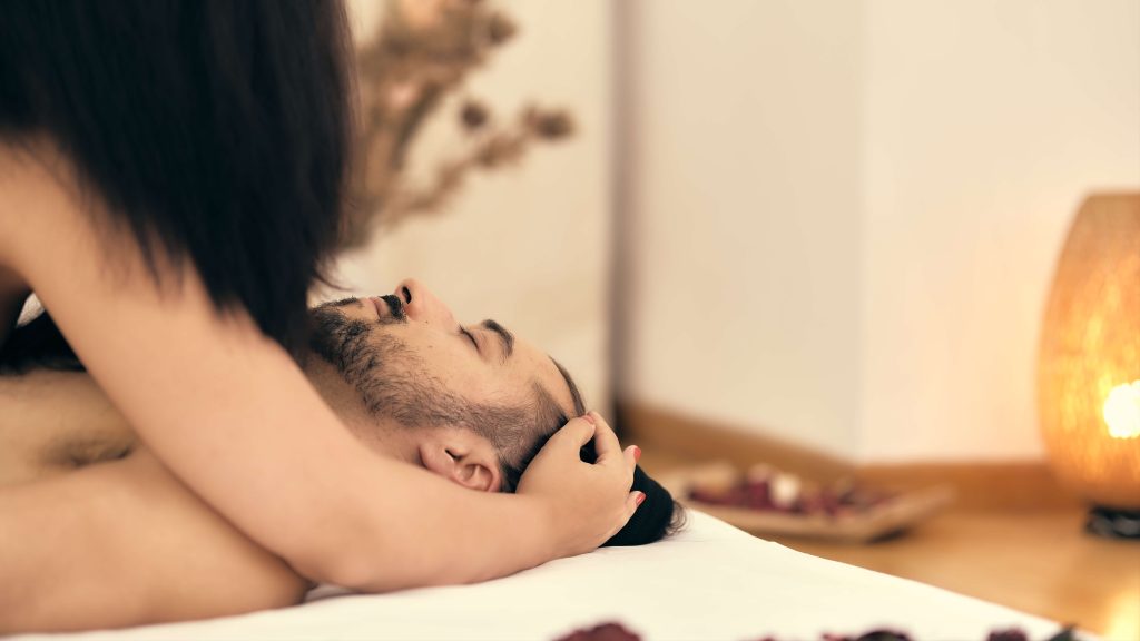 Descoperă Plăcerea: Beneficiile și Experiența Unică a Masajului Erotic
